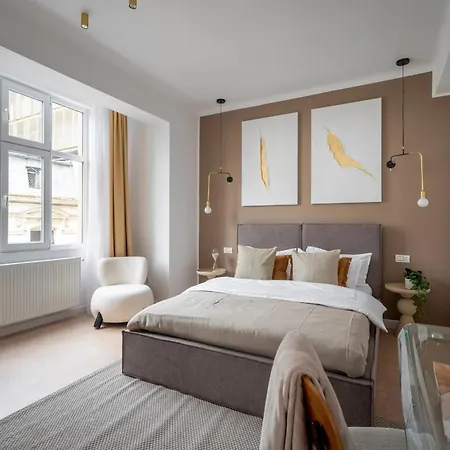 Full-floor 2-bedroom With Balconies - Prime Location Near Calea Victoriei アパート ブカレスト