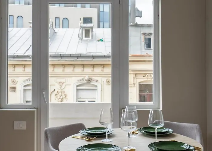 アパート Full-floor 2-bedroom With Balconies - Prime Location Near Calea Victoriei ブカレスト