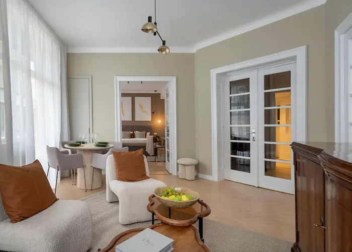 アパート Full-floor 2-bedroom With Balconies - Prime Location Near Calea Victoriei ブカレスト