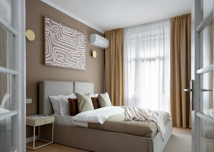 アパート Full-floor 2-bedroom With Balconies - Prime Location Near Calea Victoriei
