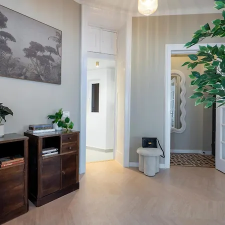 Full-floor 2-bedroom With Balconies - Prime Location Near Calea Victoriei דירה