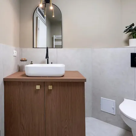 Full-floor 2-bedroom With Balconies - Prime Location Near Calea Victoriei *