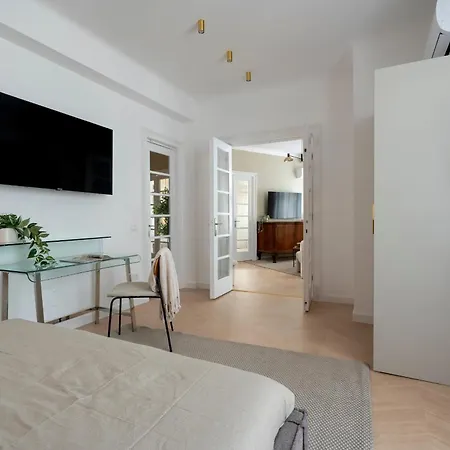 Full-floor 2-bedroom With Balconies - Prime Location Near Calea Victoriei Διαμέρισμα