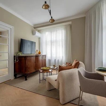 Full-floor 2-bedroom With Balconies - Prime Location Near Calea Victoriei Daire *