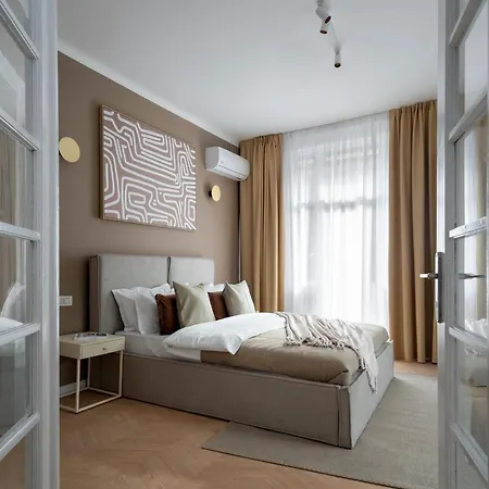 Daire Full-floor 2-bedroom With Balconies - Prime Location Near Calea Victoriei