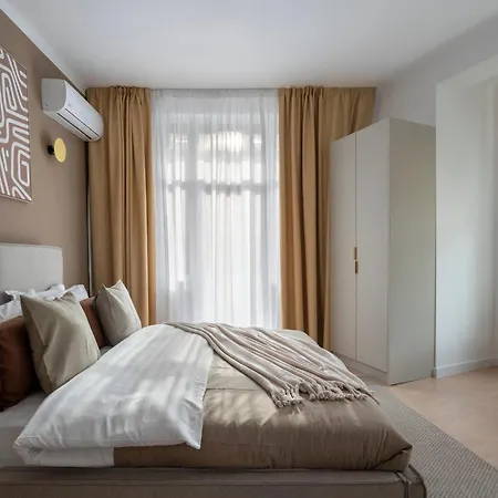 Full-floor 2-bedroom With Balconies - Prime Location Near Calea Victoriei * Boekarest