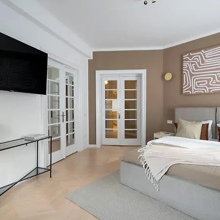 Full-floor 2-bedroom With Balconies - Prime Location Near Calea Victoriei Apartment *