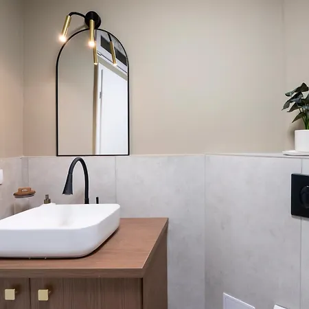 Full-floor 2-bedroom With Balconies - Prime Location Near Calea Victoriei Daire