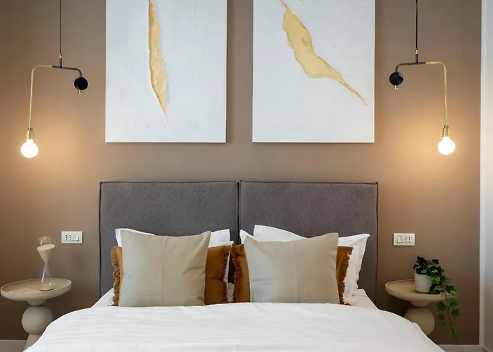 Full-floor 2-bedroom With Balconies - Prime Location Near Calea Victoriei شقة *