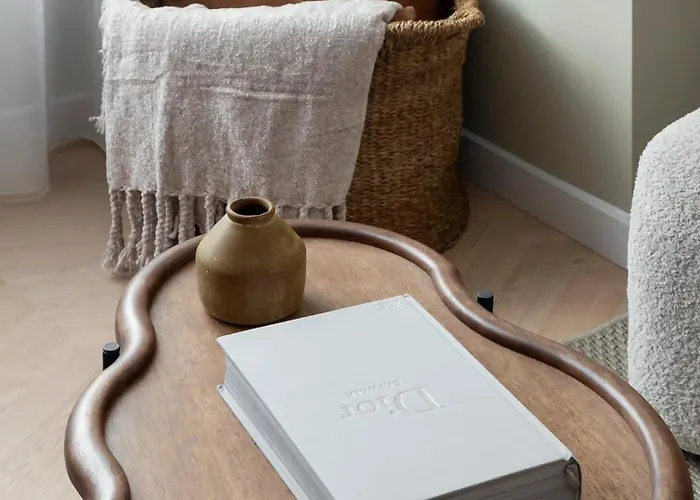 Full-floor 2-bedroom With Balconies - Prime Location Near Calea Victoriei דירה