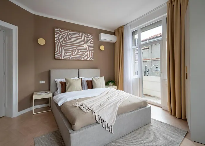 Full-floor 2-bedroom With Balconies - Prime Location Near Calea Victoriei شقة