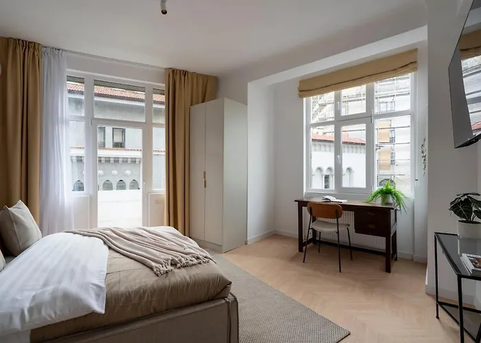 Full-floor 2-bedroom With Balconies - Prime Location Near Calea Victoriei Lejlighed *