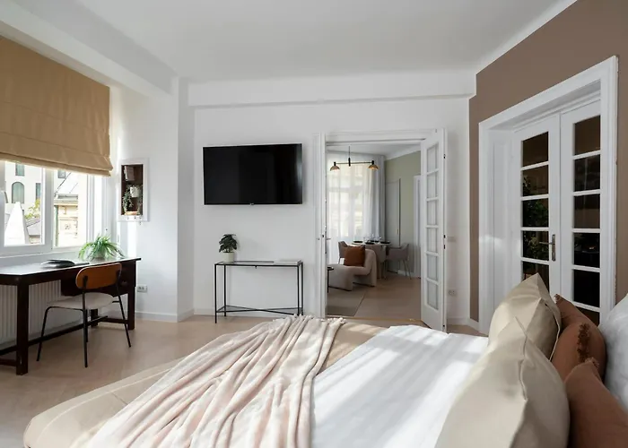 شقة Full-floor 2-bedroom With Balconies - Prime Location Near Calea Victoriei *