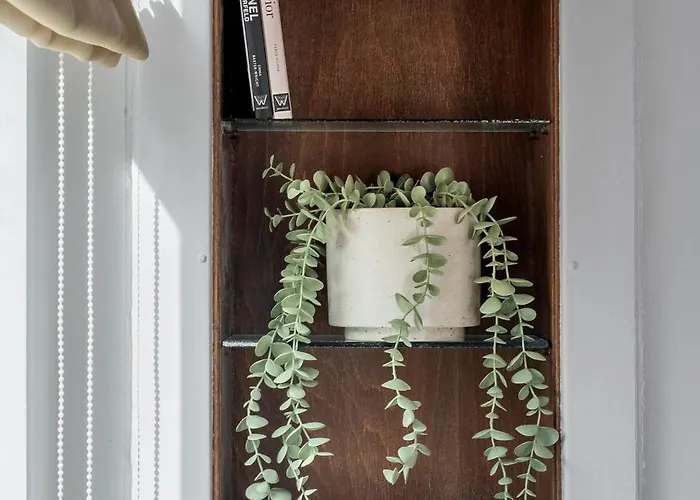 Full-floor 2-bedroom With Balconies - Prime Location Near Calea Victoriei דירה *