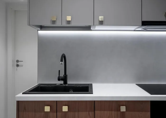 Full-floor 2-bedroom With Balconies - Prime Location Near Calea Victoriei * בוקרשט