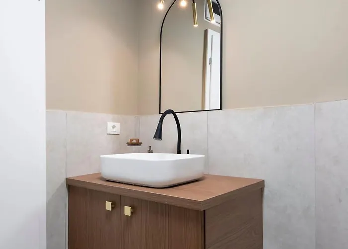 דירה Full-floor 2-bedroom With Balconies - Prime Location Near Calea Victoriei *