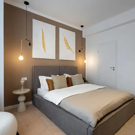 Full-floor 2-bedroom With Balconies - Prime Location Near Calea Victoriei アパート ブカレスト
