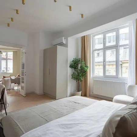 公寓 Full-floor 2-bedroom With Balconies - Prime Location Near Calea Victoriei 布加勒斯特