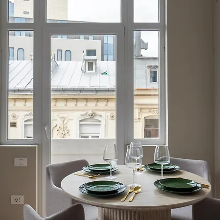 アパート Full-floor 2-bedroom With Balconies - Prime Location Near Calea Victoriei ブカレスト