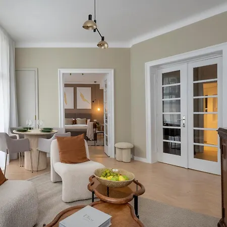 アパート Full-floor 2-bedroom With Balconies - Prime Location Near Calea Victoriei ブカレスト