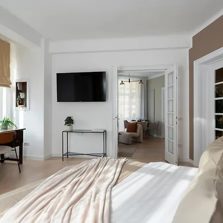 公寓 Full-floor 2-bedroom With Balconies - Prime Location Near Calea Victoriei *