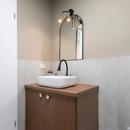 公寓 Full-floor 2-bedroom With Balconies - Prime Location Near Calea Victoriei *
