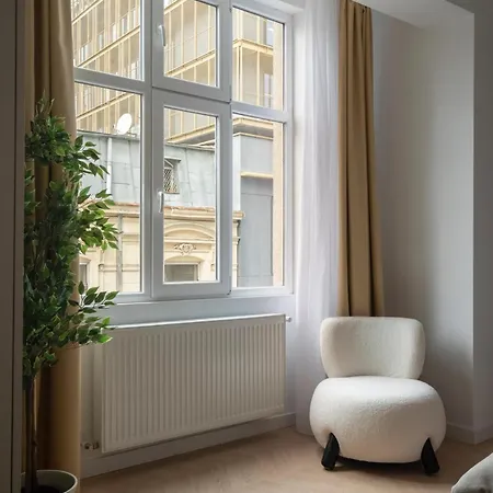 Full-floor 2-bedroom With Balconies - Prime Location Near Calea Victoriei Bucareste