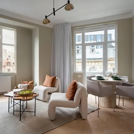 Full-floor 2-bedroom With Balconies - Prime Location Near Calea Victoriei Apartamento