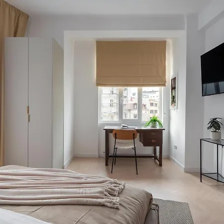 Full-floor 2-bedroom With Balconies - Prime Location Near Calea Victoriei Apartamento *