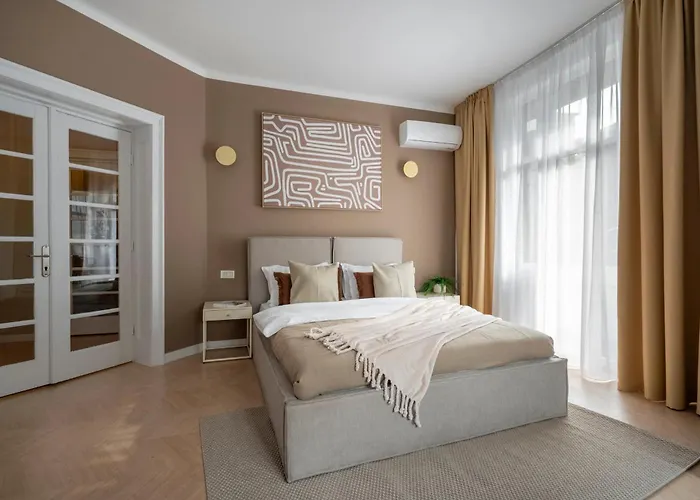 Full-floor 2-bedroom With Balconies - Prime Location Near Calea Victoriei Apartment